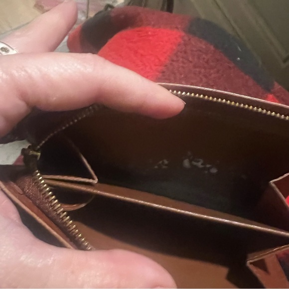 🧡Authentic Vintage Louis Vuitton compact lip fold bifold. EXcellent Condition!! - Picture 8 of 11